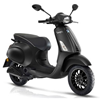 Vespa scooter (25 km/h) inclusief volle tank + helm(en)